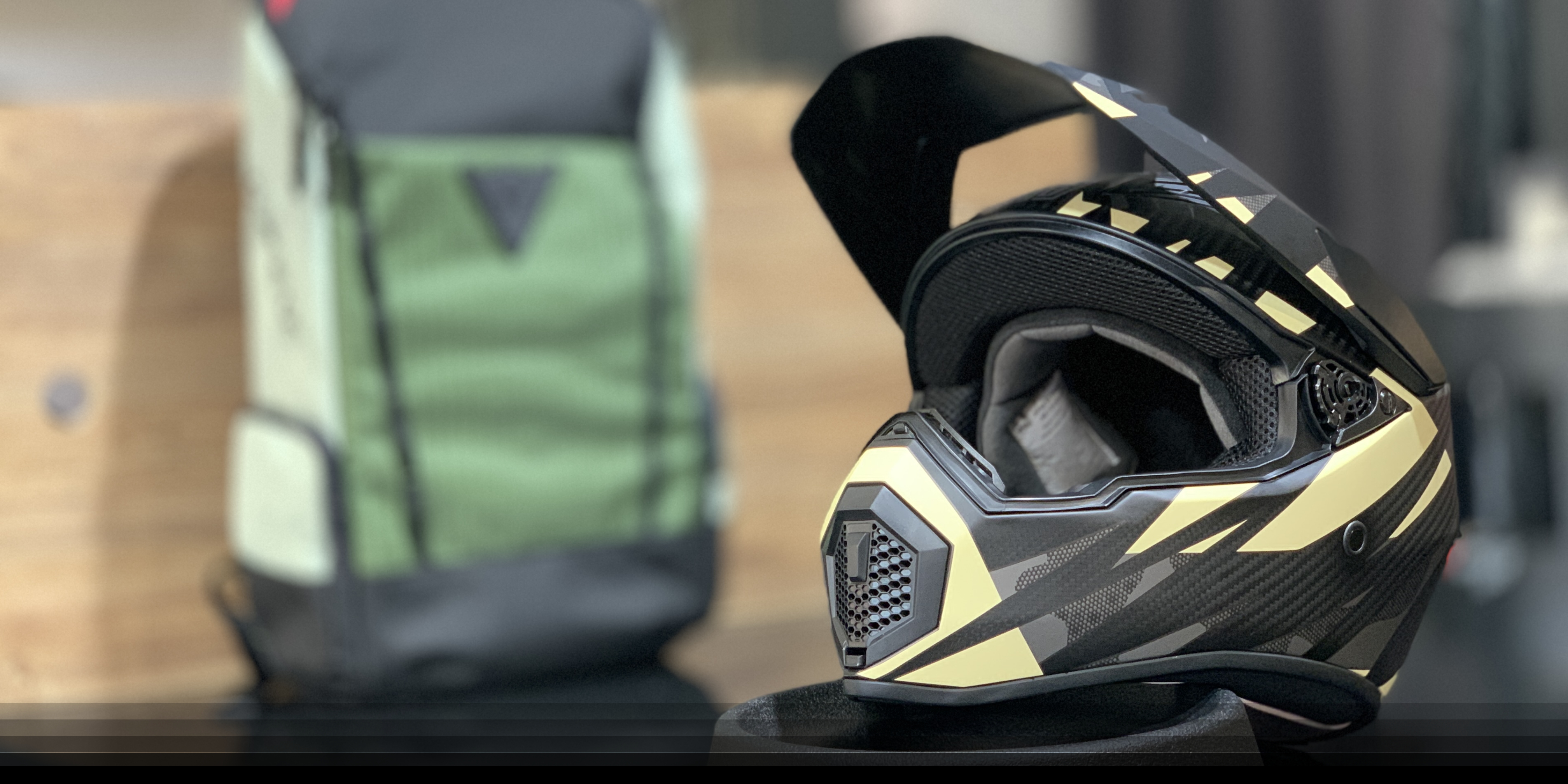 AGVアドベンチャー】新デザインのトランスフォーマーヘルメット